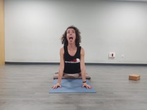 simhasana lengua fuera