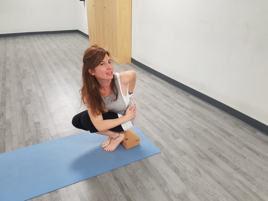 parsva malasana