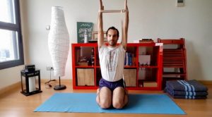virasana urdhva hastasana brazos