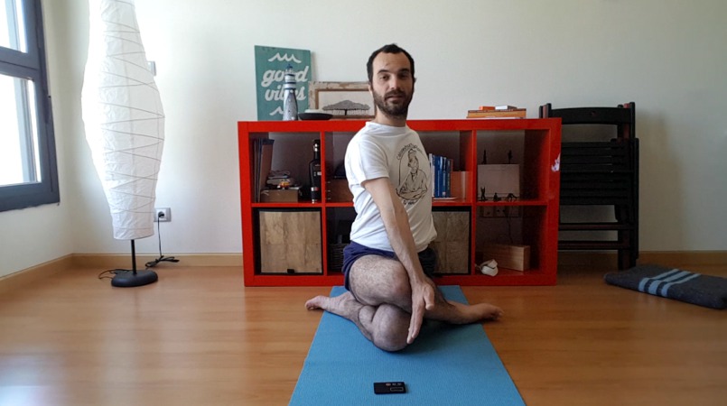gomukhasana giro abierto