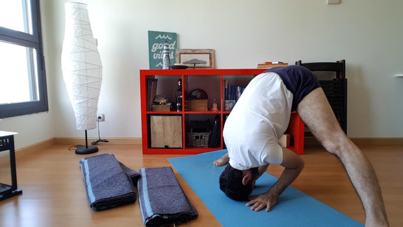 prasarita padottanasana de lado