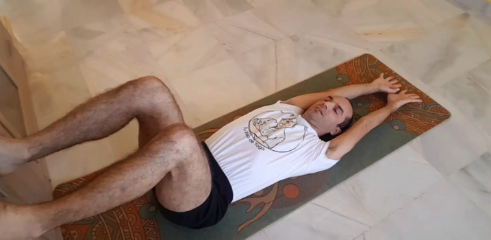 Cómo hacer tracciones en Yoga